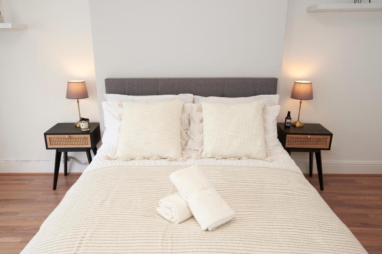 Excellent, Three Bedroom North London Apartment With Free Parking Extérieur photo
